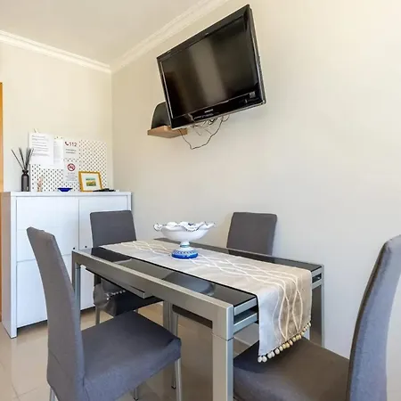 Cozy Near The In דירה *